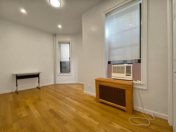 4th image of 936 Amsterdam Ave #12