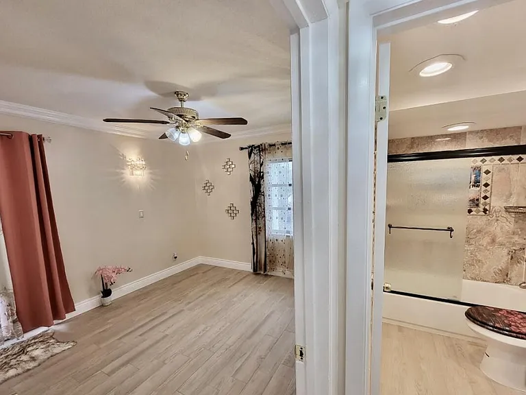 608 NW 13th St #23 — Photo 5