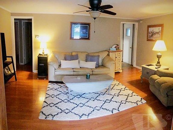 3rd image of 1303 East Broadway
