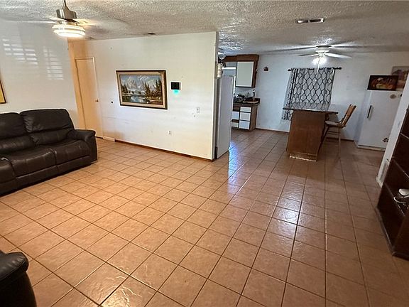 5th image of 875 Wilson Ave