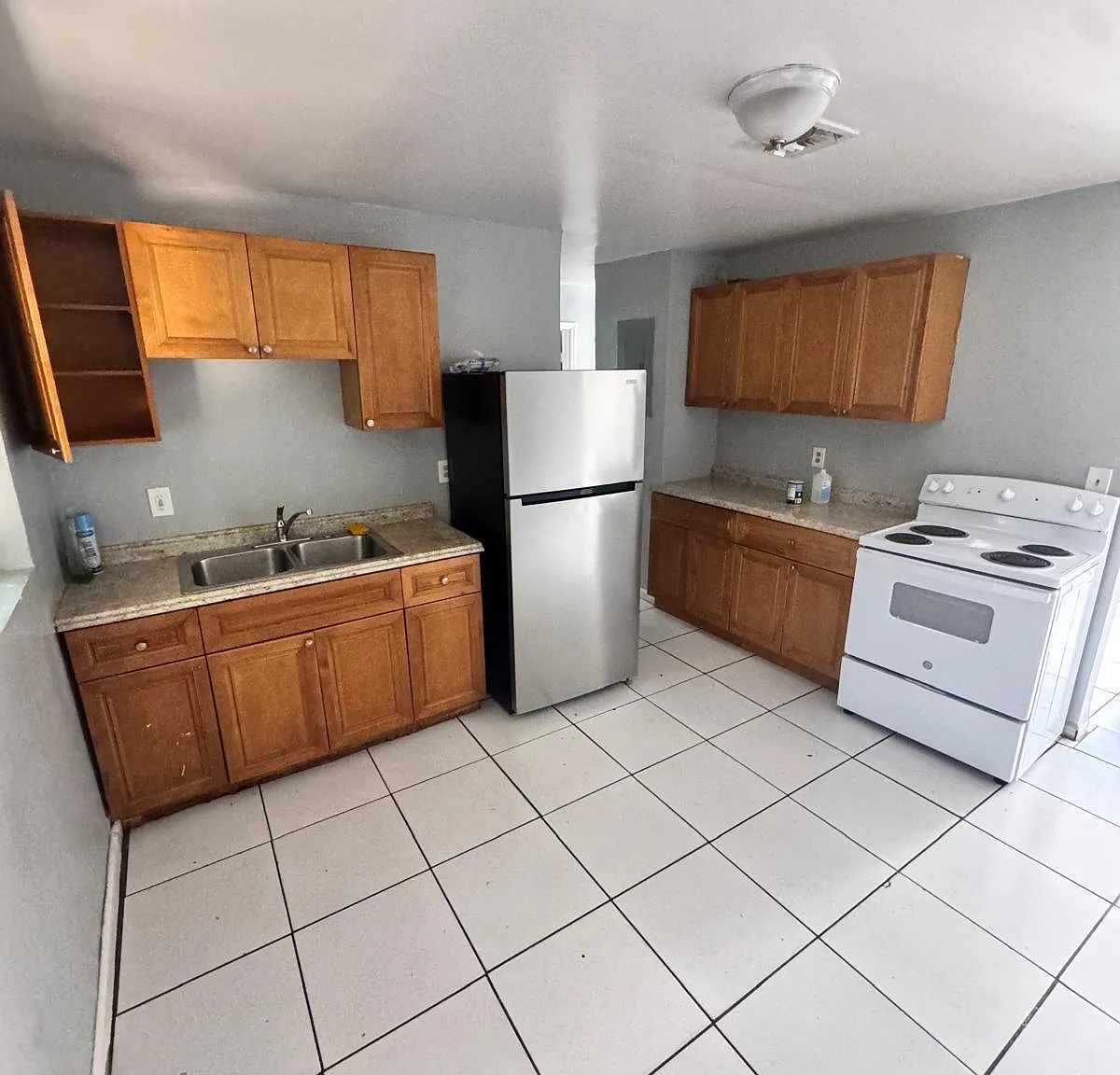 3 bed, 3.0 bath, 1456 sqft, $2,850 — Photo 2