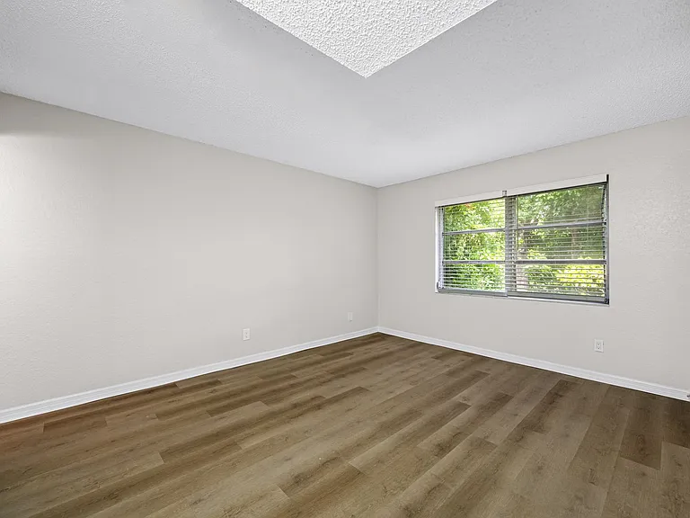KC Flats Apartments — Photo 98