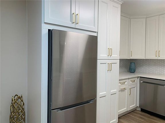 5th image of 1406 W Stone Blvd