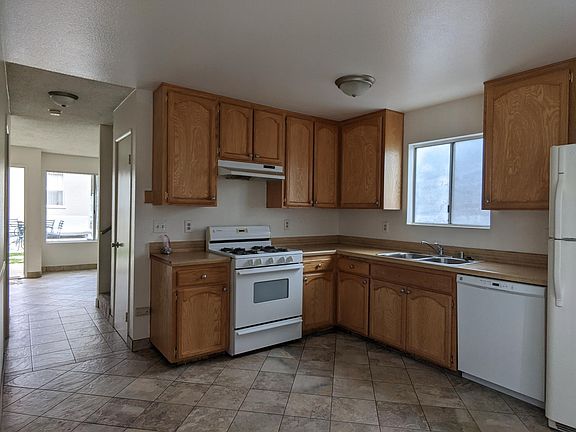 2nd image of 1827 Hornblend St #A