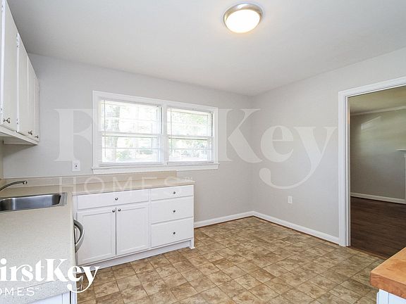 5th image of 3725 Manor Dr
