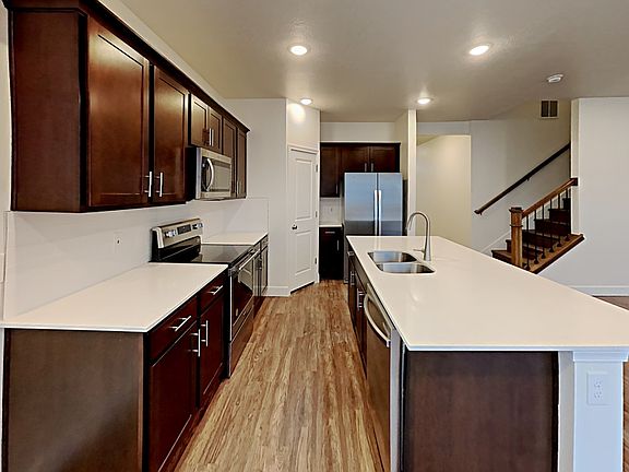 5th image of 2203 E Silverado Ln