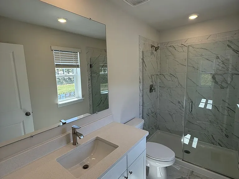2102 Winterberry Ln — Photo 8