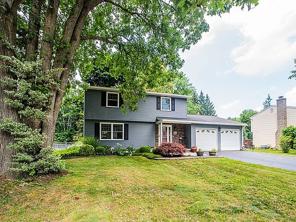 3rd image of 31 Longhorn Dr