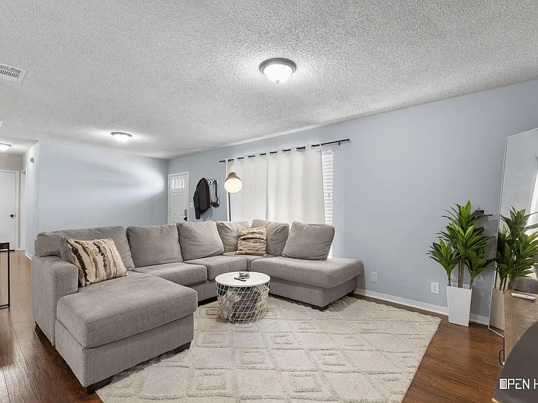 2810 Fleming Rd — Photo 8