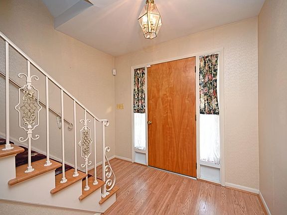 4th image of 1736 Clayburn Cir