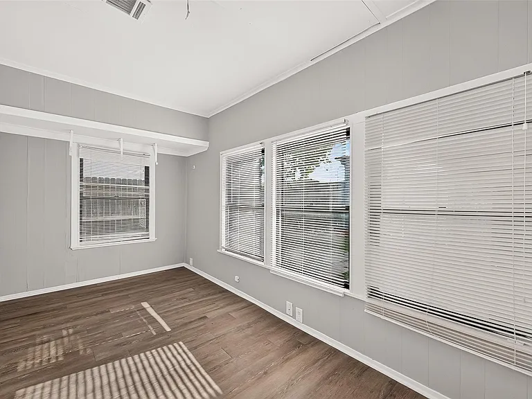 1507 Laird St — Photo 11