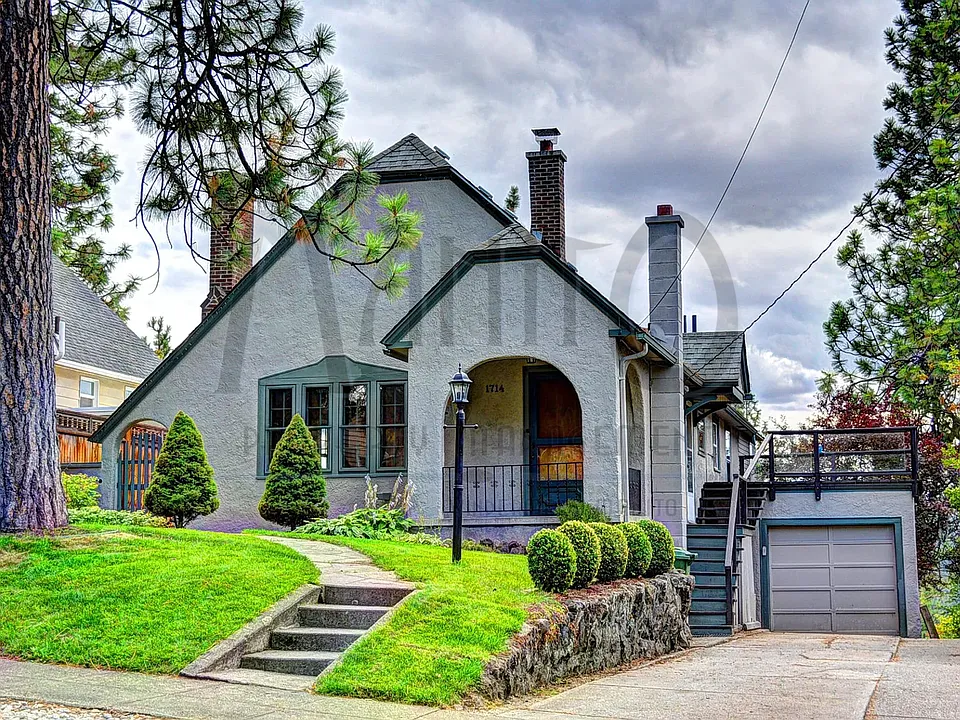 1714 S Maple Blvd
