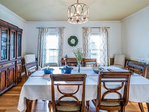 5th image of 961 Threewood Cir