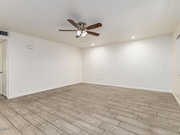 3rd image of 5966 W AUGUSTA Avenue
