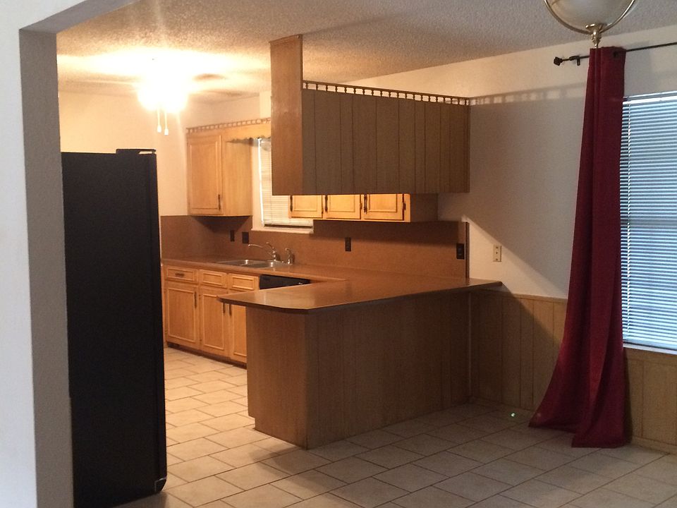2nd image of 3317 Shadyhill Dr