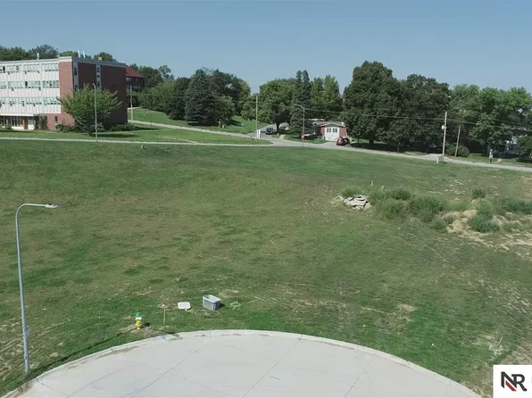 2754 Viking Cir, Blair, NE 68008