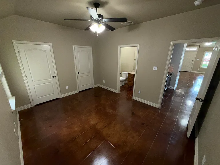1002 Ferrara Cir #B — Photo 7