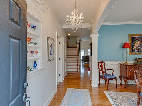 3rd image of 117 Brilliantine Cir