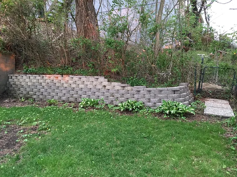 210 Marion Ave — Photo 28