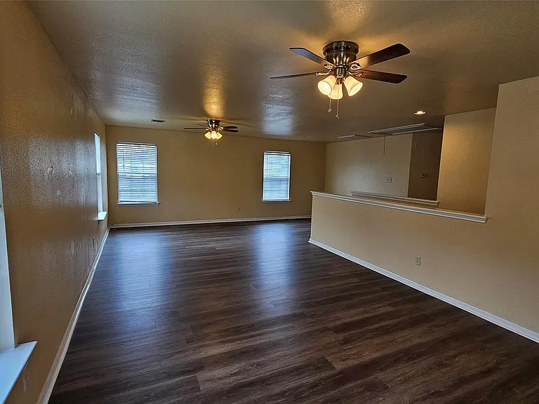 22135 Greengate Dr — Photo 27