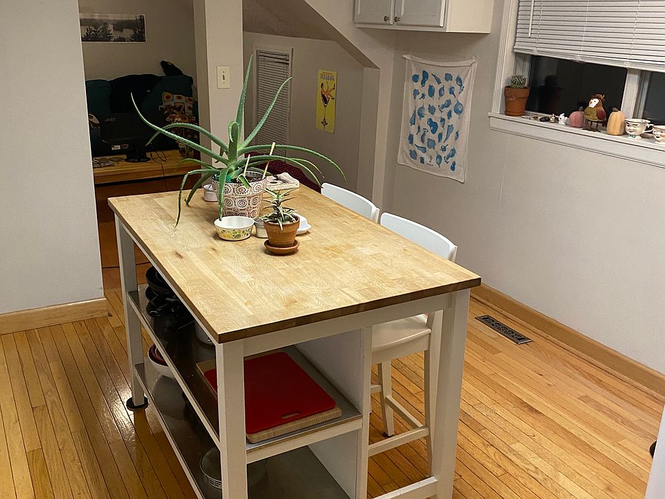 1st image of 1023 21st Ave SE #2