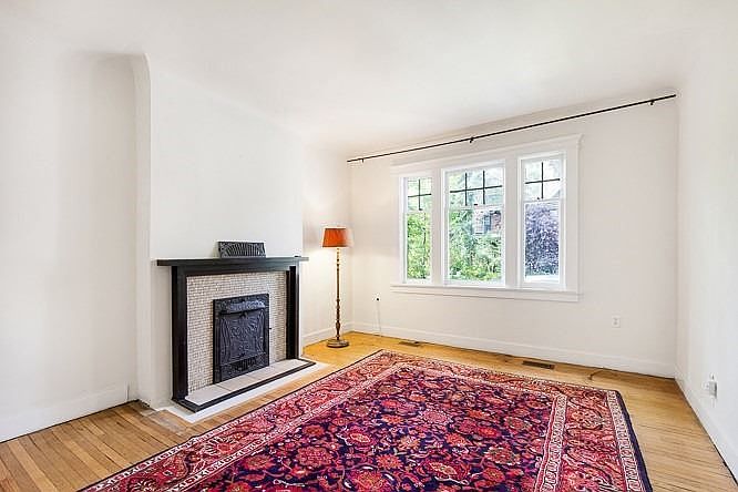 2nd image of 499 Palmerston Blvd