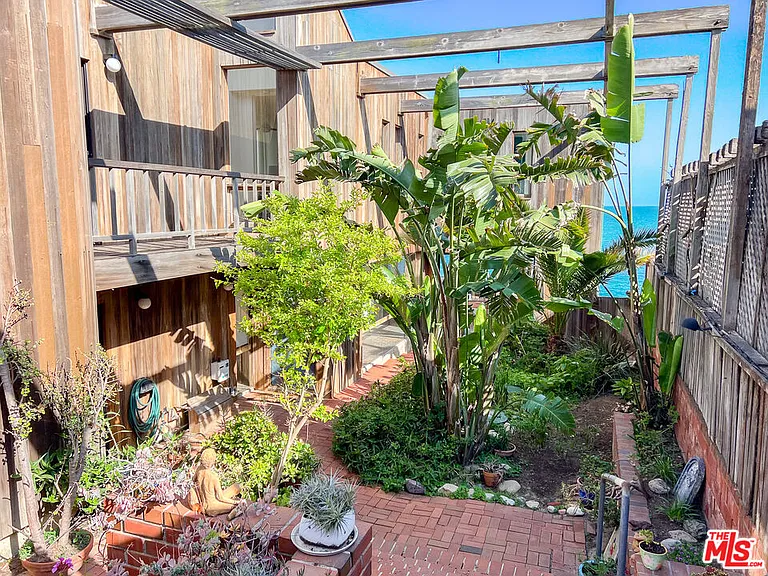 24150 Malibu Rd — Photo 39