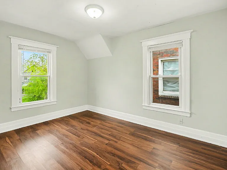 242 Ferris St — Photo 12