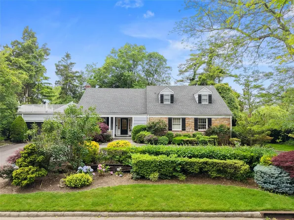 156 Lefferts Road, Woodmere, NY 11598