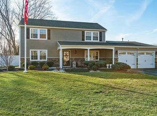 13 Steward Ln, Manalapan, NJ 07726