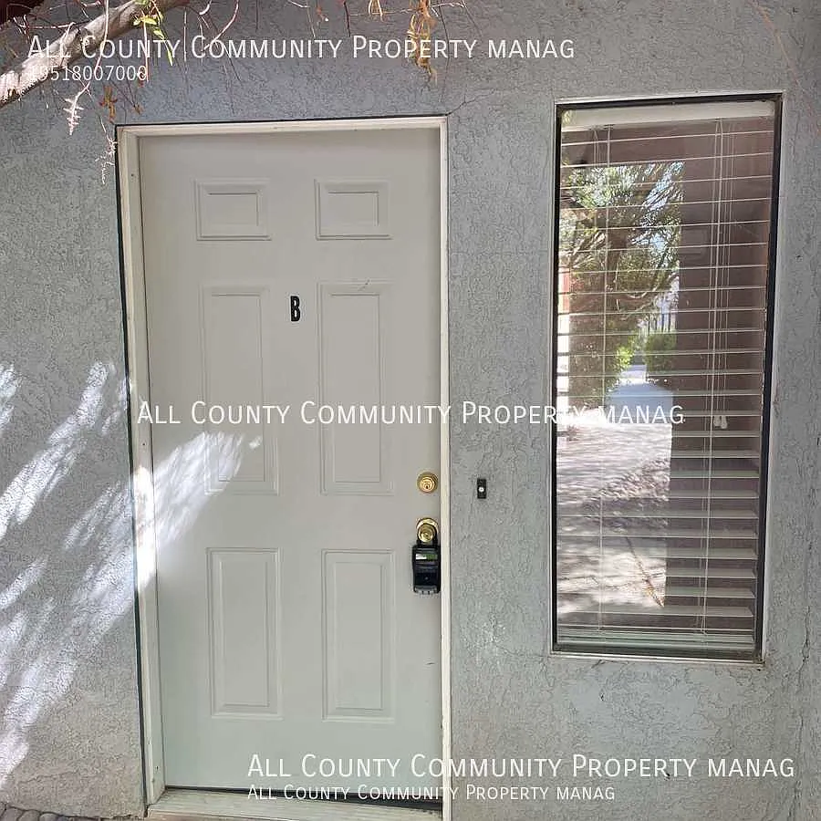 2 Bed, 1.5 Bath Apartment in Twentynine Palms! — Photo 1