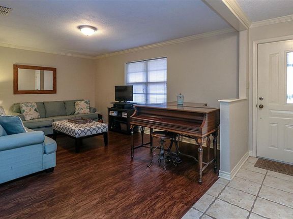 2nd image of 503 Cypress St