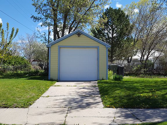1 car detached garage