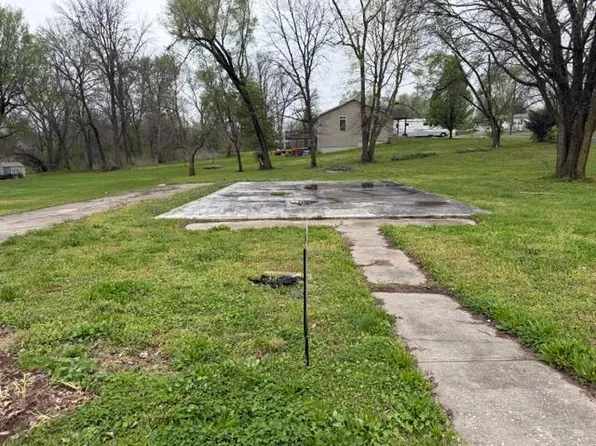 408 E Jackson St, Marshall, MO 65340