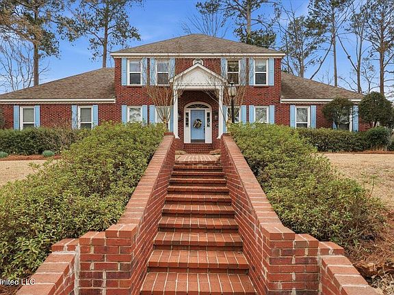 2nd image of 206 Oak Hollow Dr