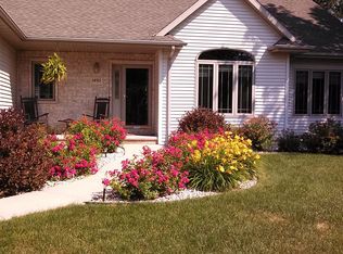 1495 Maple Hills Ct, Green Bay, WI 54313