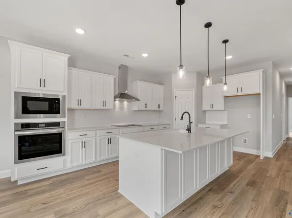 183 Slade Thomas Dr, Meridianville, AL 35759