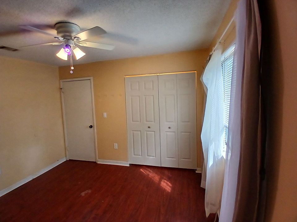 2nd image of 618 Oaks Hollow Ct