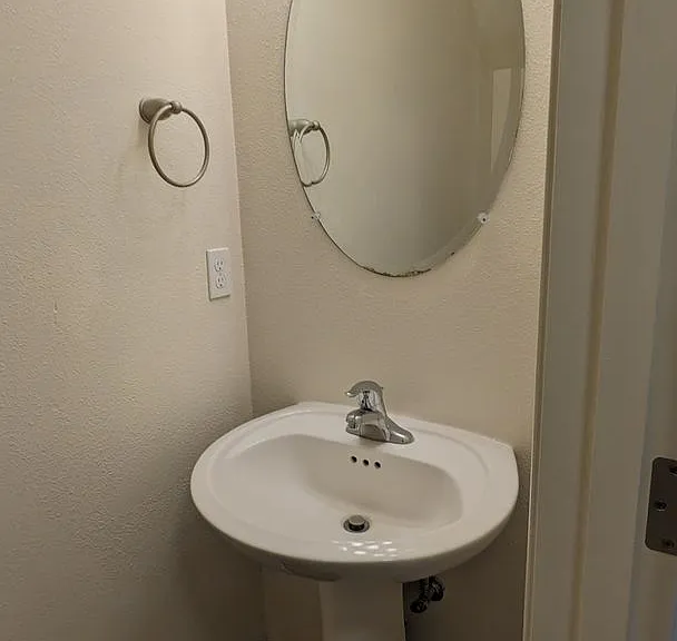Royal Crest Townhomes — Photo 19