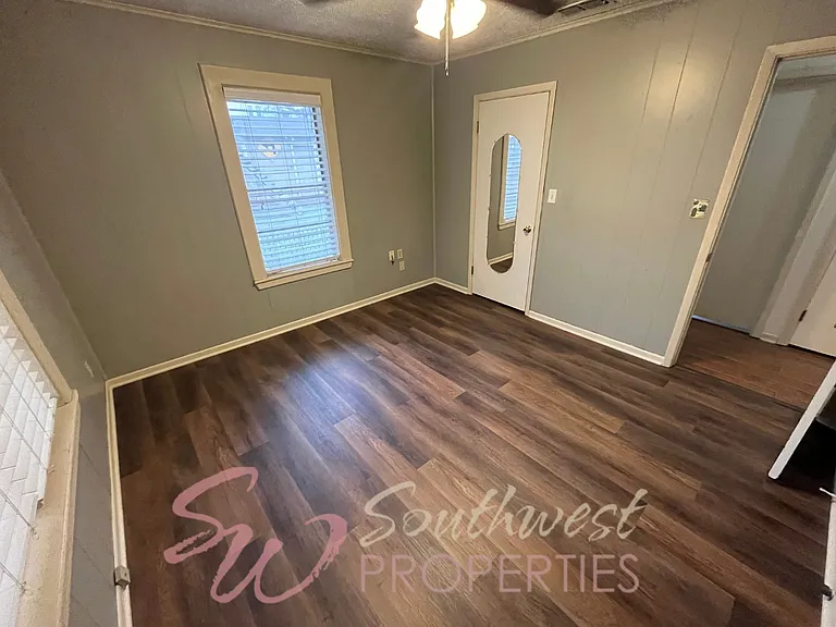 726 N Barton St — Photo 10