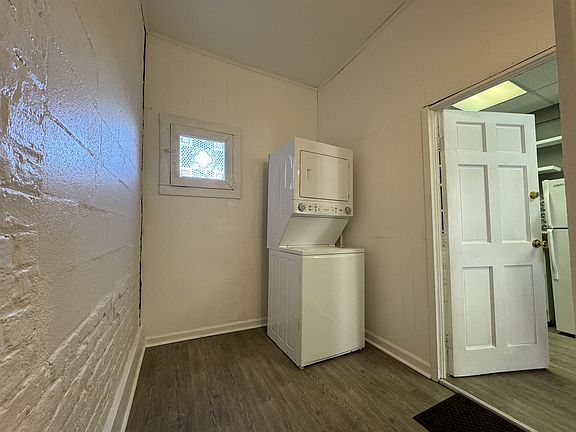 3rd image of 829 Main St #A