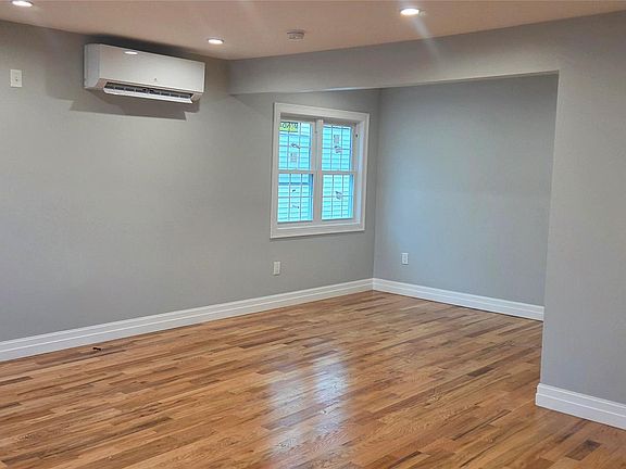 3rd image of 14590 226th St