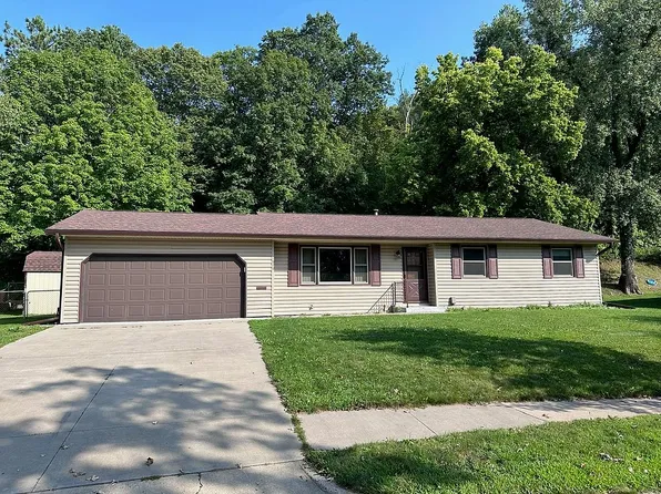 1679 Woodland Dr, Red Wing, MN 55066