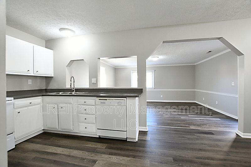 1st image of 6806 Blackhorse Dr