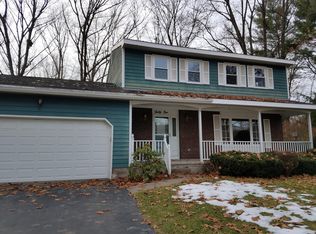 31 Lakewood Dr, Saratoga Springs, NY 12866