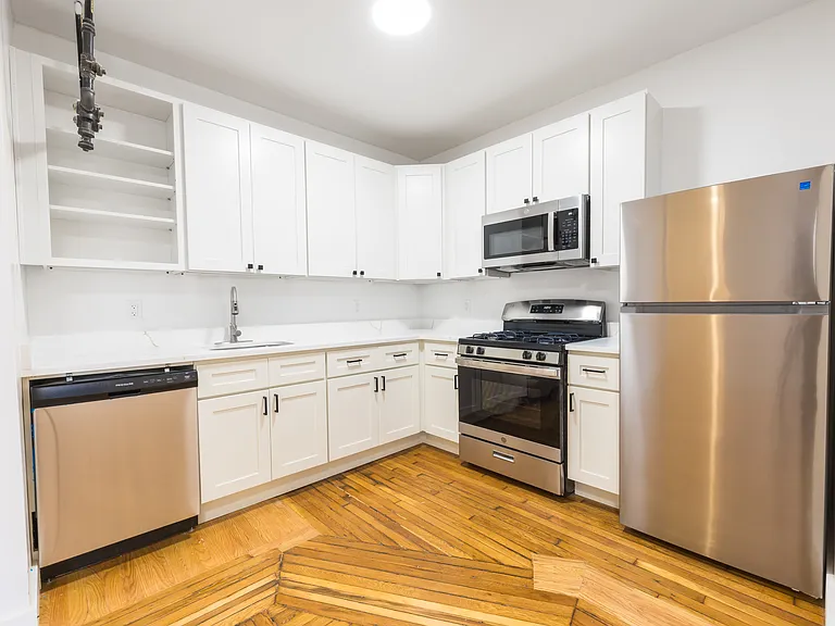 624 W 176th St #38 — Photo 4
