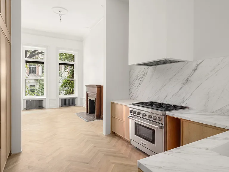 33 W 74th St #1 — Photo 7