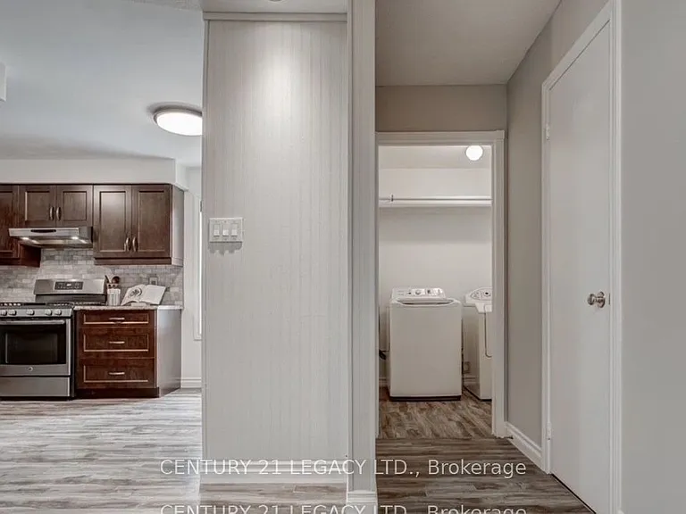 339 Lewis Dr W #UPPER — Photo 11