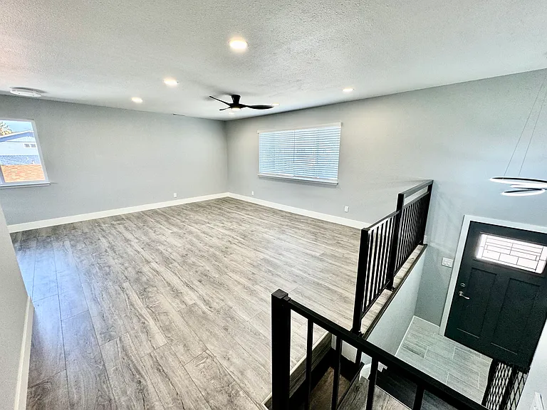 10426 Reymouth Ave — Photo 6