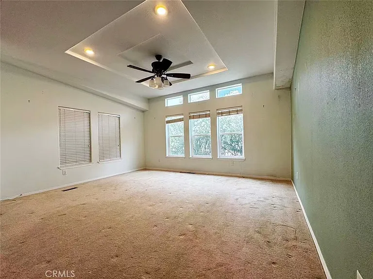 1053 Deercrest Dr — Photo 2